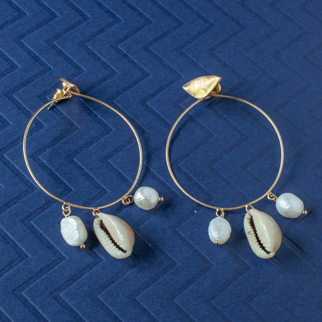cowri earrings, pearls, fashion jewelry