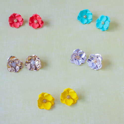 pretty flower stud earrings